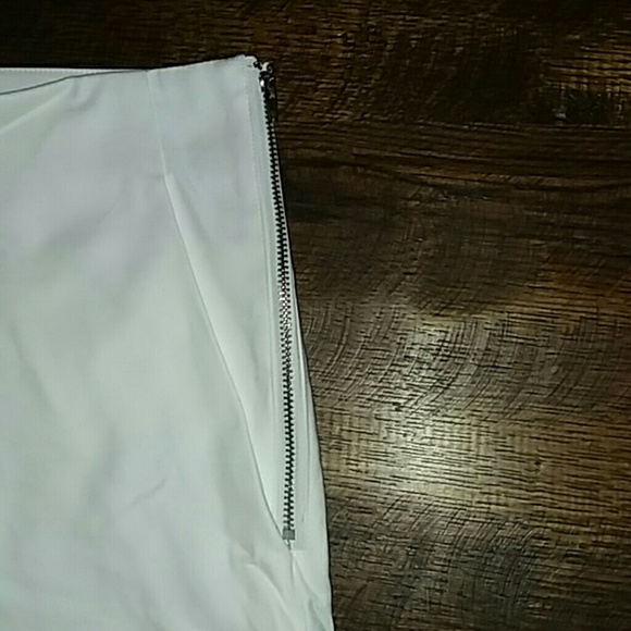 White Stylus shorts - Picture 3 of 5